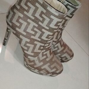 Lightly worn Booties Shoe dazzle